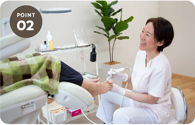 メディカルフットケアアン セラピスト畠の巻き爪施術風景